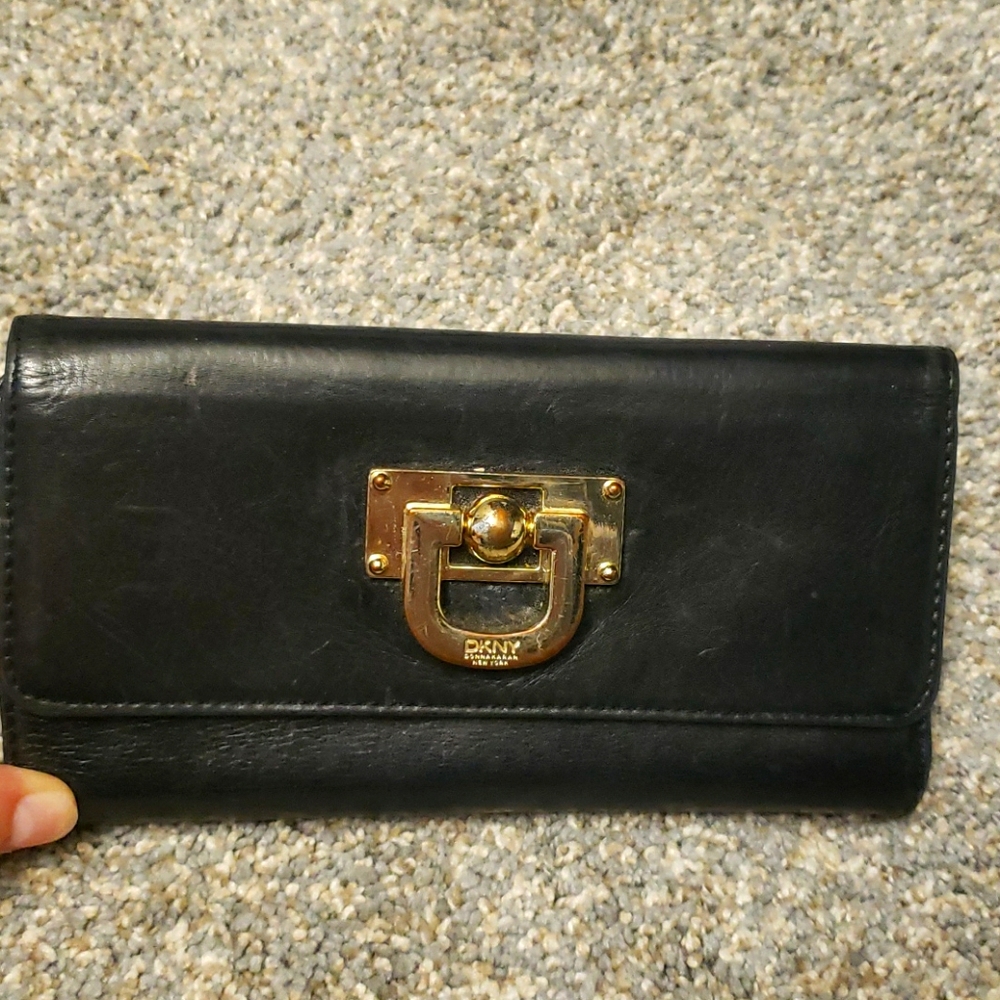 Dkny Leather Buckle Wallet